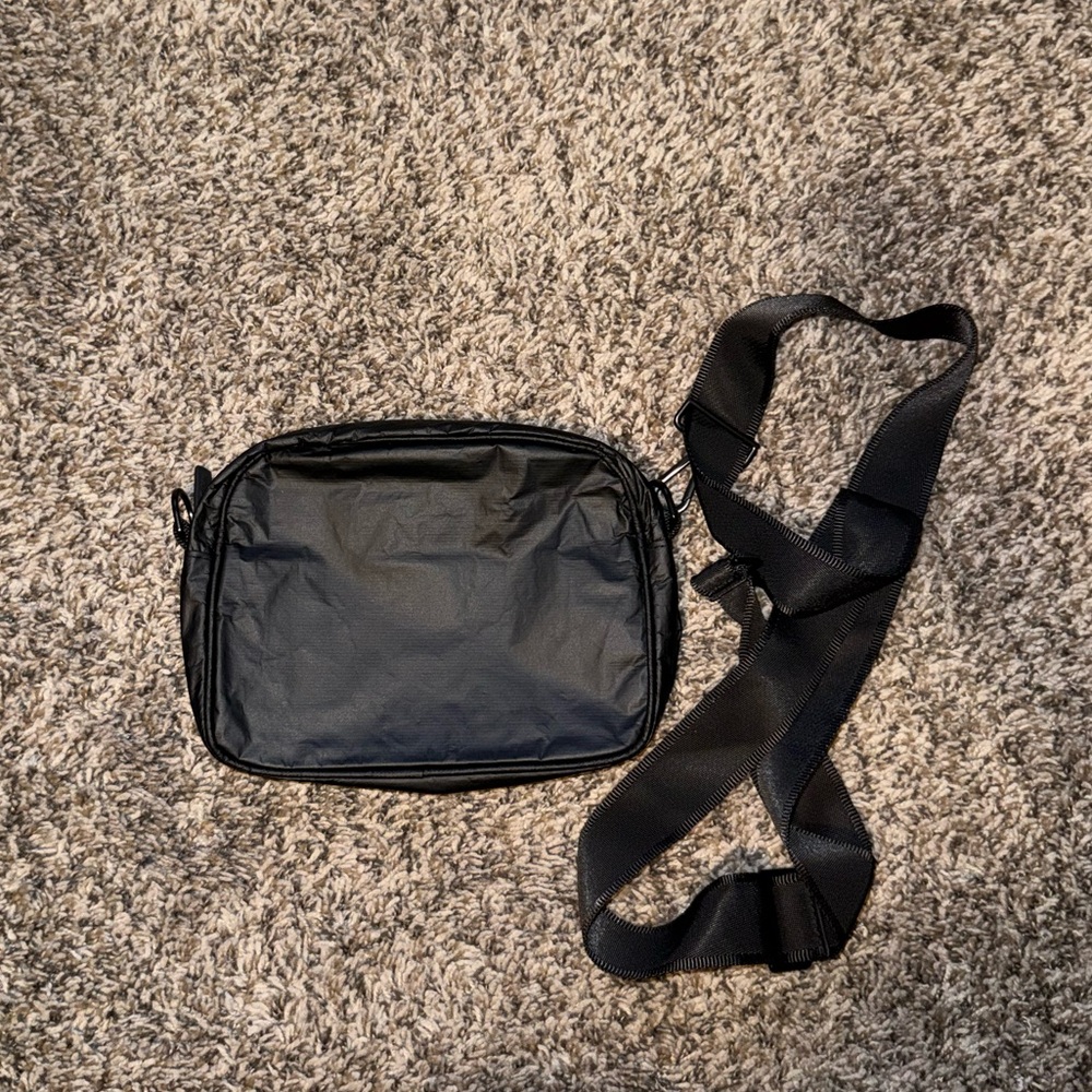 Aloha Collection Le Tour Crosbody Bag - Picture 4 of 4